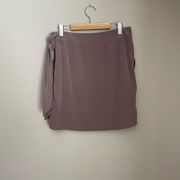 H&M Skirt - Picture 2 of 7